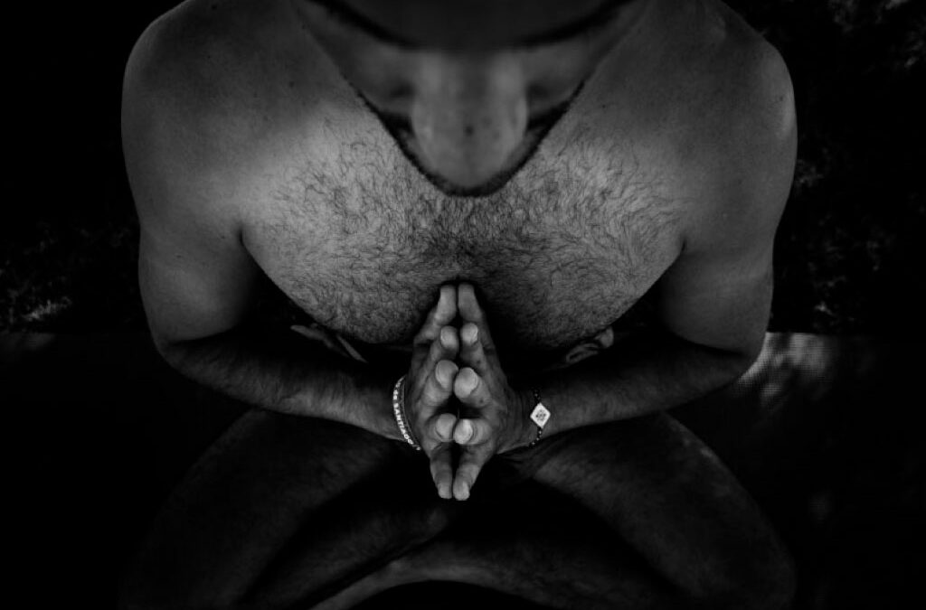 “Bailar mejor, un viaje interior a través del yoga”: el documental de Roberto Regal se estrena ante un público de 150 personas