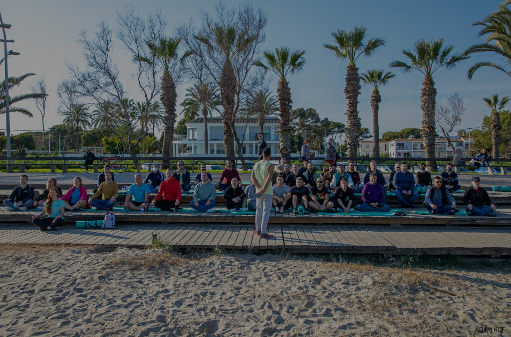 La costa de Azahar, escenario del Retiro Orlander, un encuentro holístico y wellness deportivo LGTBIQ+ con éxito de participación.